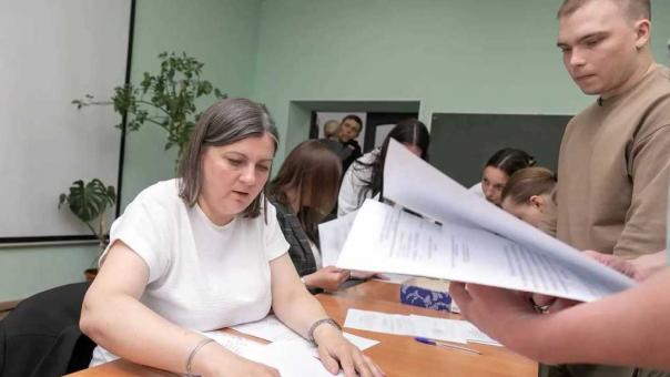 По решению губернатора Омской области дети-сироты покупают квартиры на госвыплаты