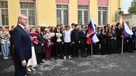 Губернатор Андрей Травников поздравил школьников и студентов с Днём знаний