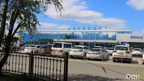 В Омском аэропорту снова задерживаются рейсы: отменён вылет в Петербург