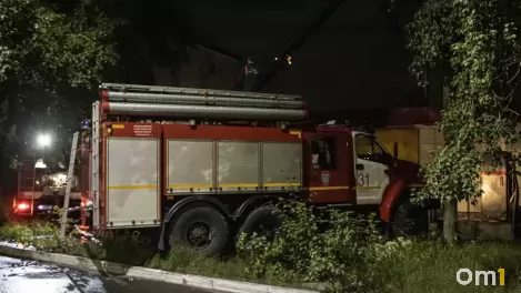 В Омске на Красном Пути загорелась квартира в пятиэтажке: спасли четверых детей