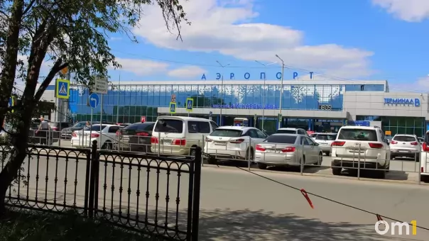 В Омске задержали несколько авиарейсов: что происходит в аэропорту