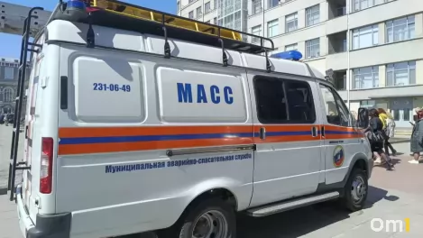 В Новосибирске спасатели вскрыли квартиру, где полуторагодовалый малыш заперся на ночную задвижку