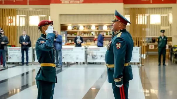 Более 200 курсантов Новосибирского военного института Росгвардии приняли военную присягу