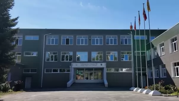 Глава Стаханова поблагодарила Омскую область за помощь в ремонте школы
