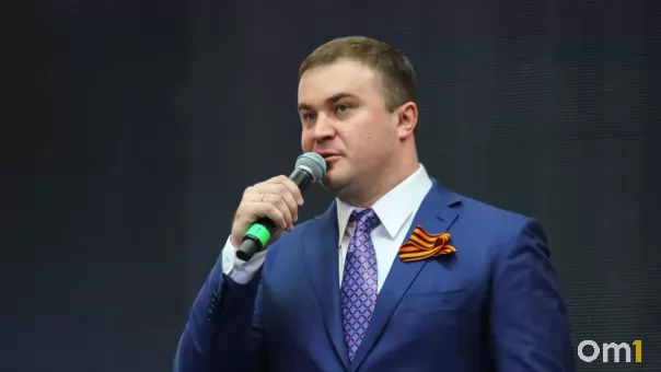 Хоценко трогательно поздравил омских нефтяников с праздником