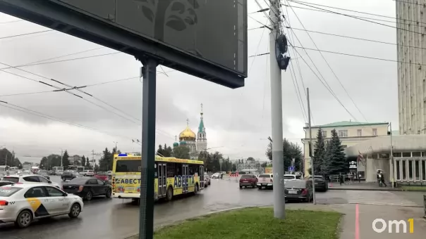 На здании в самом центре Омска хотят повесить два огромных рекламных экрана