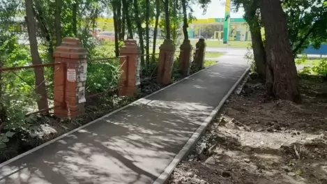 На Левобережье Омска построили важную пешеходную дорожку