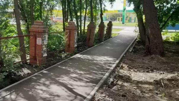 На Левобережье Омска построили важную пешеходную дорожку