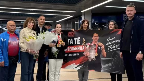 Омская тяжелоатлетка Ольга Тё вернулась домой с золотом чемпионата России