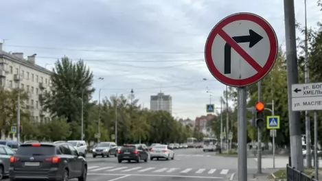 В Омске запретят правый поворот на перекрёстке Богдана Хмельницкого и Масленникова