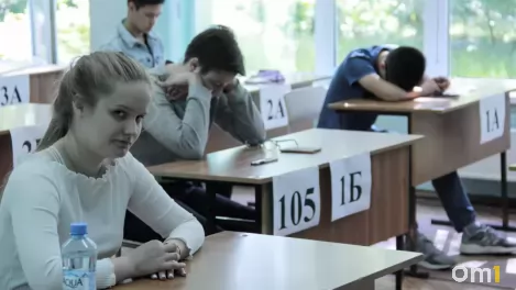 «Помагать» и «зделать»: ФИПИ назвал самые частые ошибки выпускников на ЕГЭ по русскому языку