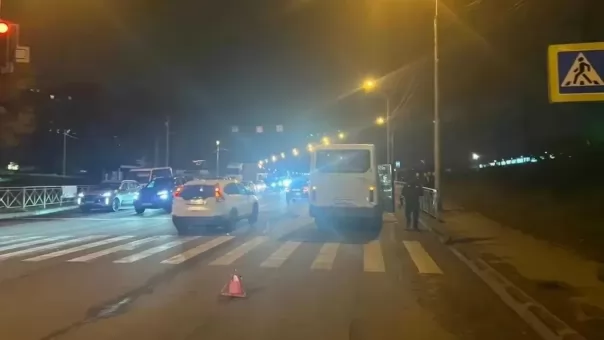 Перешёл на красный и попал под маршрутку: ДТП произошло в Новосибирске
