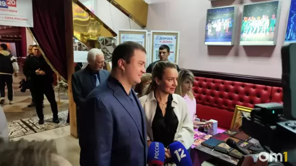 Губернатор Виталий Хоценко проголосовал на выборах вместе с супругой