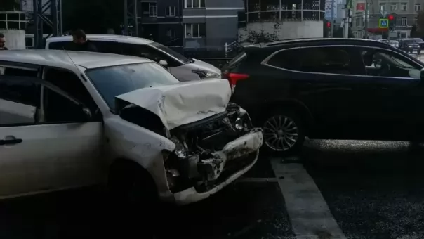 Пока ехала скорая: судебный пристав спас женщину после ДТП в Новосибирске