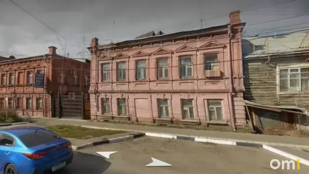 Столетний особняк в центре Омска неожиданно перестал быть аварийным