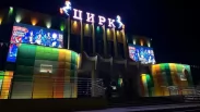 Омский цирк вернул на фасад легендарных сияющих лошадей
