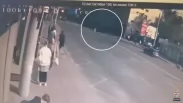 В Центральном округе Омска скутер сбил пешехода на переходе