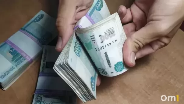 «Минус 10% за удалёнку»: юрист объяснил, смогут ли работодатели урезать зарплаты