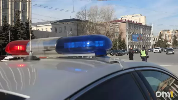 В Омске водителя автобуса привлекли к ответственности за проезд на красный свет