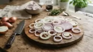 Любите лук? Диетолог рассказала, кому он может доставить проблемы