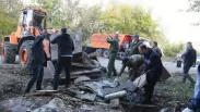 Два грузовика хлама: мэр Омска с командой навели порядок на Туполева