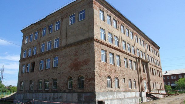 Капитальный ремонт в двух омских школах оценил мэр Сергей Шелест