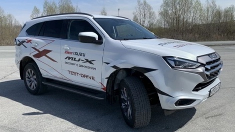 В Новосибирске поступил в продажу японский внедорожник Isuzu MU-X
