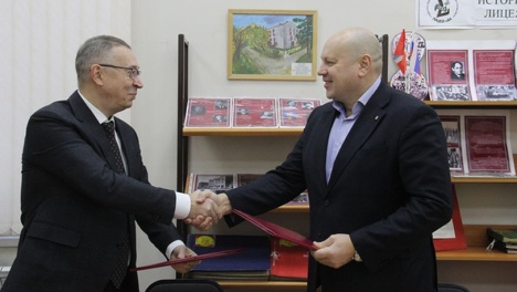 Мэр Омска Сергей Шелест нашёл мецената для лицея №64