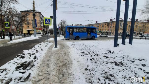 Омичи жалуются на опасные переходы у школы и Пенсионного фонда