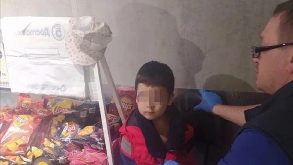 В омский магазин пришёл потерявшийся голый мальчик