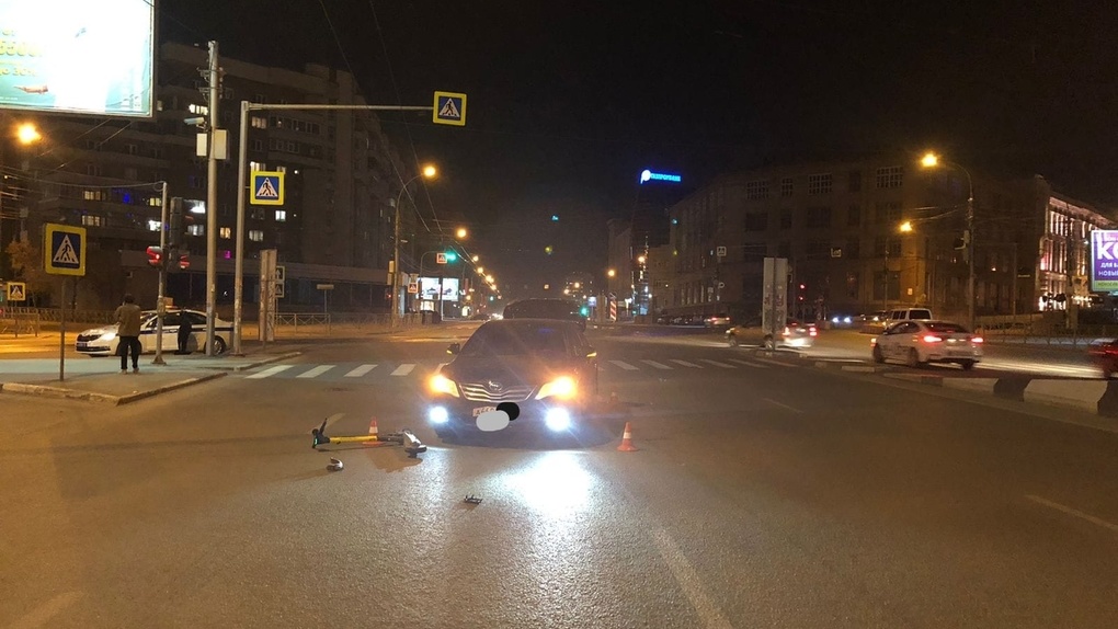 Водитель иномарки сбил 17-летнего парня на самокате в Новосибирске