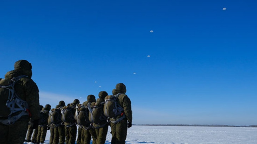 Больше сотни солдат десантировались под Новосибирском с МИ-8