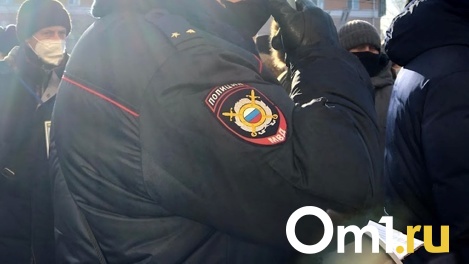 Хранил в сейфе: в Омске задержали наркокурьера