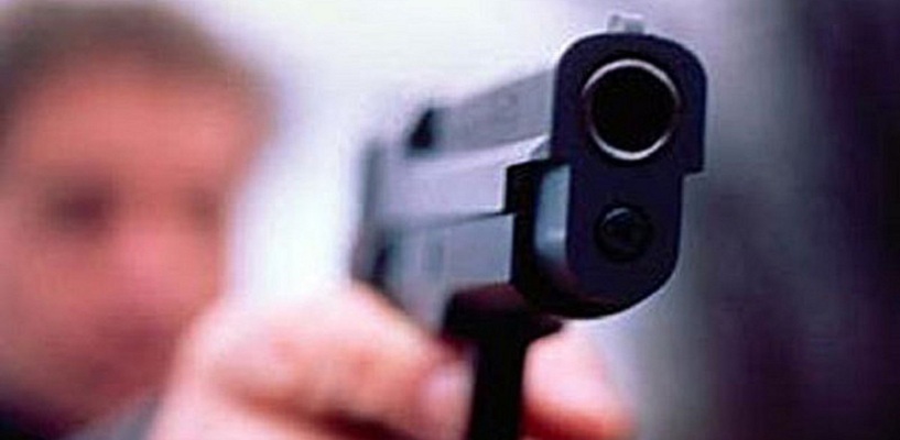 17-летний омич с пистолетом ограбил 14-летнего школьника
