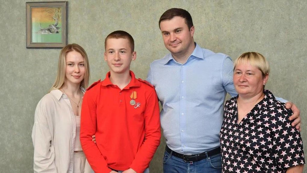 Виталий Хоценко в Таврическом районе посетил дом, где живёт участник СВО
