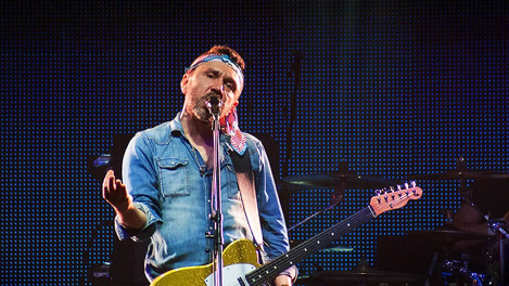 У тайно покинувшего Россию Шнурова родился четвёртый ребёнок