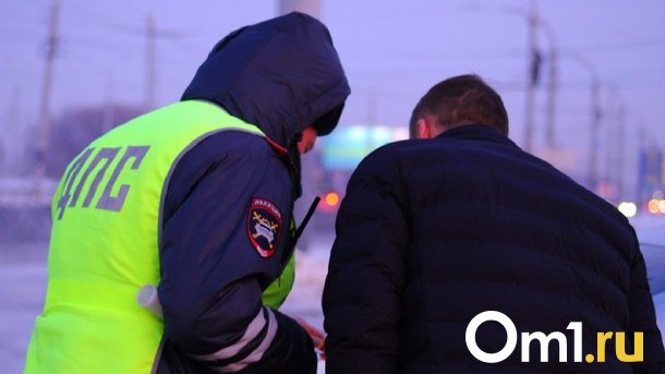 Омич три года ездил на машине с поддельными правами