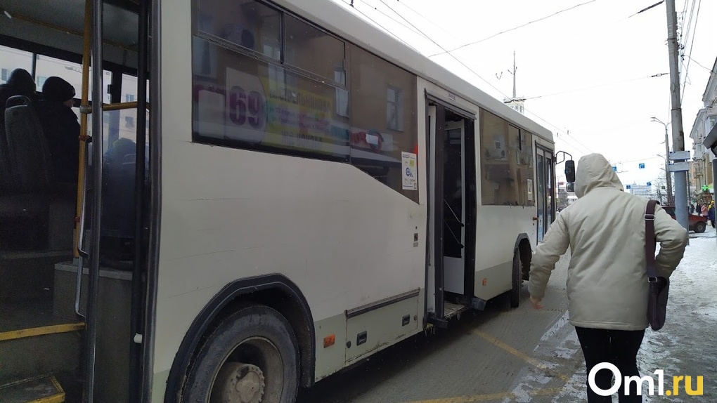 В Омске автобусы маршрута № 214 изменили схему движения