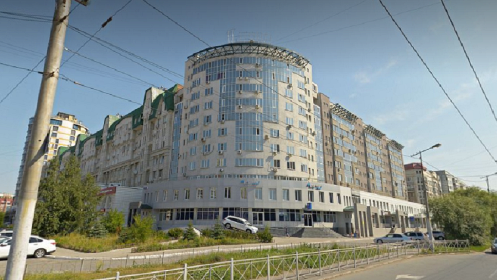 В Омске за «дьявольскую» цену продали недвижимость по соседству со Следкомом