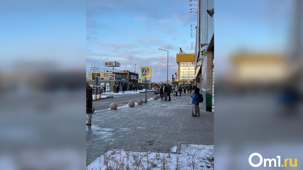 Омскую «Мегу» эвакуировали из-за пожарной тревоги