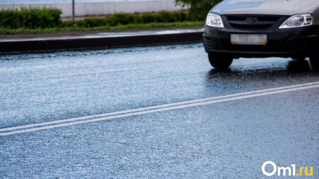 Из-за дождя в Омске на дорогах может стать опасно