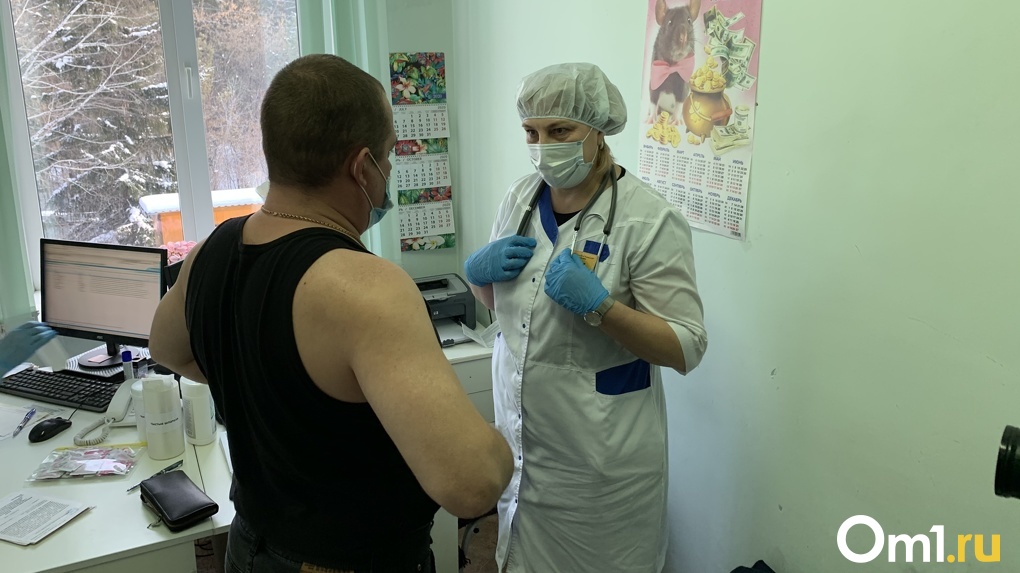 Стало известно, кому из новосибирцев категорически запрещена вакцинация от коронавируса