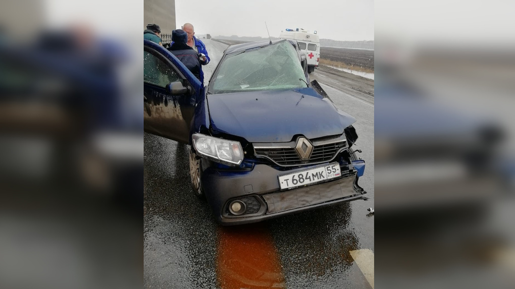 Смертельная авария. В Омской области фура раздавила легковой автомобиль. ВИДЕО