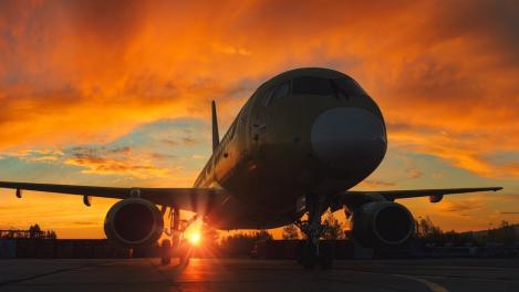 Впечатляющие кадры самолёта Sukhoi Superjet-100 опубликовал новосибирский фотограф Слава Степанов