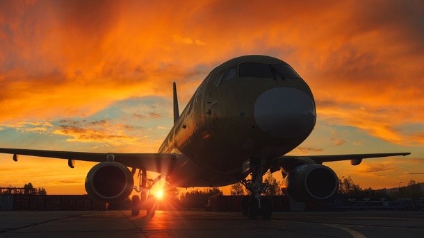 Впечатляющие кадры самолёта Sukhoi Superjet-100 опубликовал новосибирский фотограф Слава Степанов