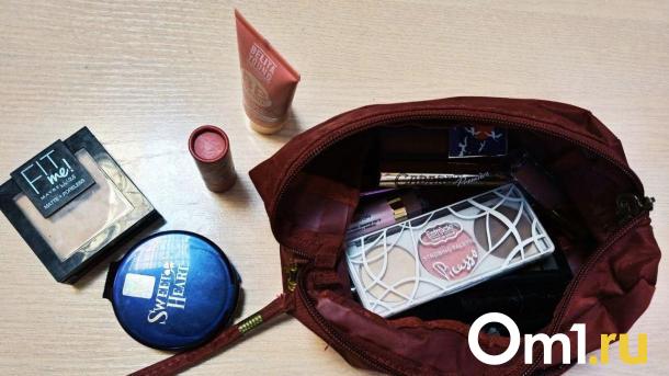 В мэрии Омска ввели запрет на яркую косметику и резкий парфюм