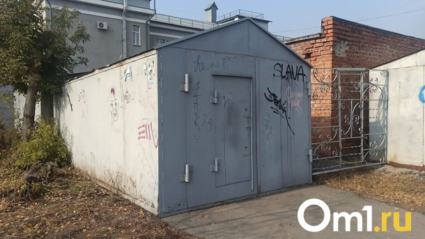 В Омске выносят самовольно установленные гаражи
