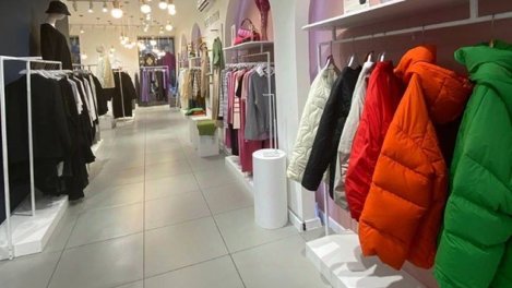 Модный магазин женской одежды продают в Новосибирске за 3 млн рублей