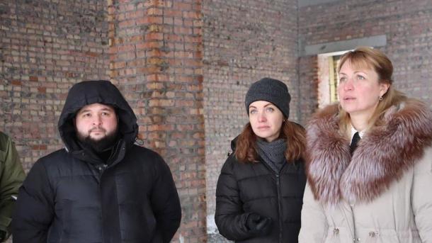 Омский министр Степанова рассказала, когда откроется школа в «Серебряном береге»