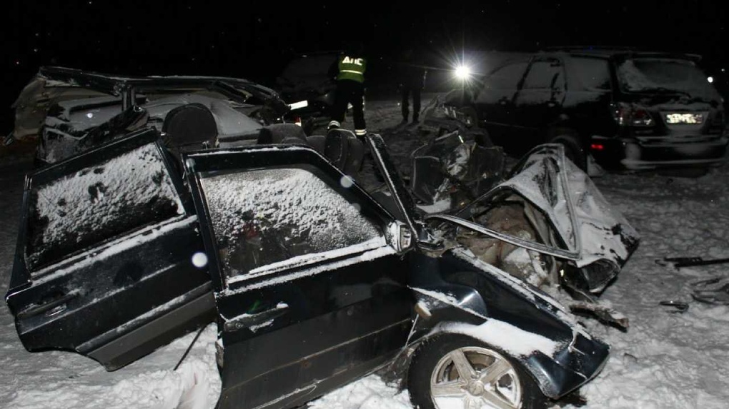 Страшное ДТП в Новосибирской области: два человека погибли, один в больнице